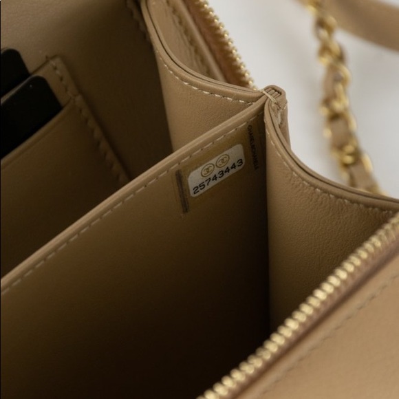 SOLD Chanel CC Filigree Mini Vanity - Picture 4 of 9